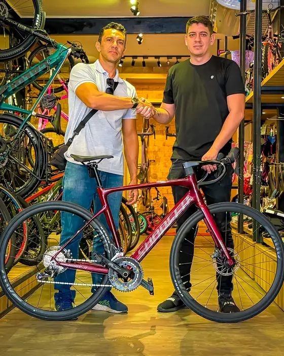 Entrega de uma speed Sunpeed vinho na Vow Bikes
